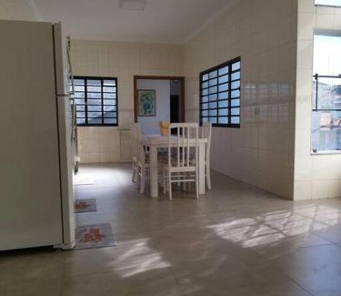 Aguas de Sao Pedro Apartamento | Apartamento no centro da cidade - Próximo ao Thermas Water Park - 3 suítes