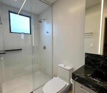 Andorinha Apartamento | Apartamento no coração de Meia Praia, com 4 Suítes e 3 vagas de garagem
