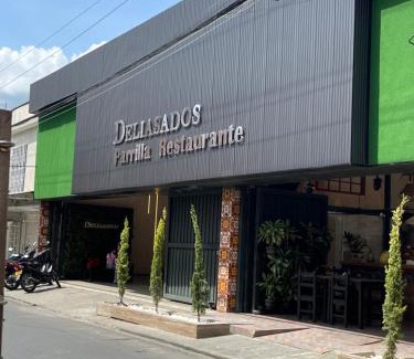 Palmira Apartamento | Apartamento para máx 5 personas, habitación privada con cama doble , habitación abierta con camarote y sofá cama, comodo, bonito, central, bien ubicado, en el centro de palmira