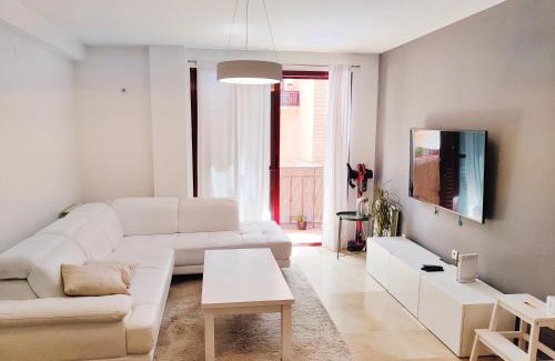 Figares Apartamento | Apartamento, piscina y parking Granada Tico Medina