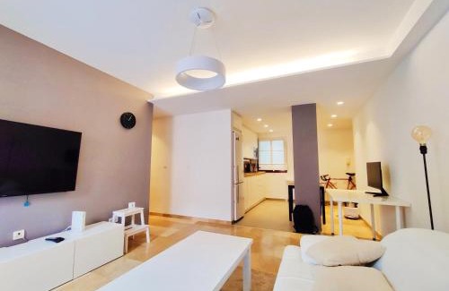 Figares Apartamento | Apartamento, piscina y parking Granada Tico Medina