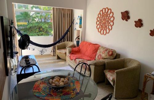 Asturias Apartamento | Apartamento Praia das Astúrias, 2 minutos de caminhada para praia, piscina, garagem demarcada, cama Queen