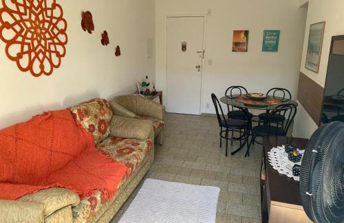Asturias Apartamento | Apartamento Praia das Astúrias, 2 minutos de caminhada para praia, piscina, garagem demarcada, cama Queen