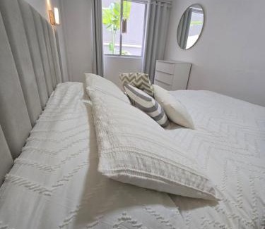 Barra Sul Apartamento | Apartamento Remodelado Novo a cuadra del mar,Patio privado parking para auto pequeño-medio