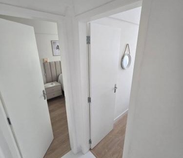 Barra Sul Apartamento | Apartamento Remodelado Novo a cuadra del mar,Patio privado parking para auto pequeño-medio