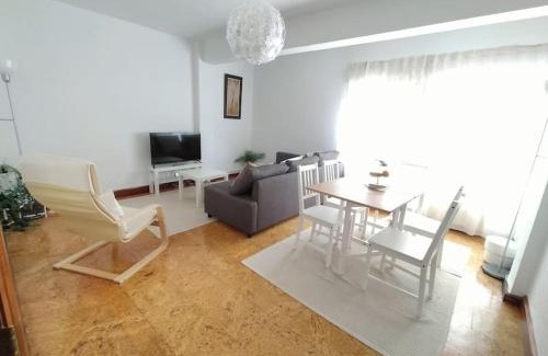 Santona Apartamento | Apartamento soleado para 8 personas en Santoña