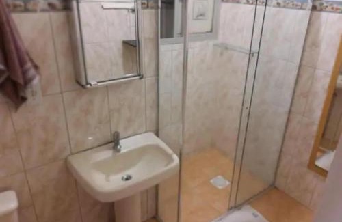 Centro Apartamento | Apartamento térreo com ar condicionado e 2 suítes bem localizado