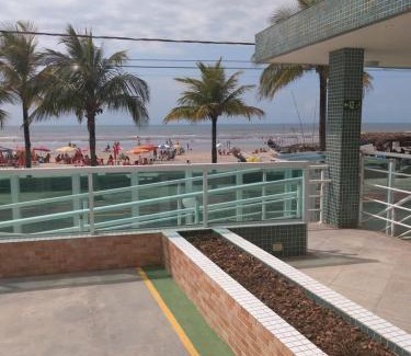 Mongagua Apartamento | Apartamento Temporada pé na areia