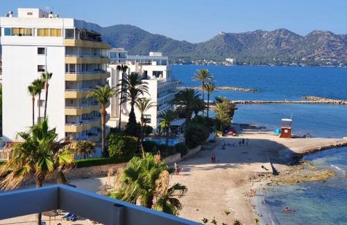 Cala Bona Apartamento | Apartamento Torre Bona - Seafront, 10 meters from the beach!