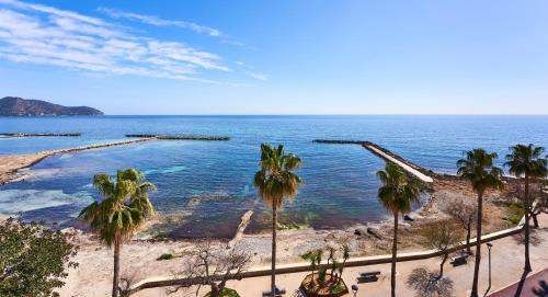 Cala Bona Apartamento | Apartamento Torre Bona - Seafront, 10 meters from the beach!