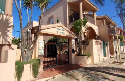 Los Gallos-Cerromolino Apartamento | Apartamento Urb Al Andalus A un paseo de la playa de la Barrosa