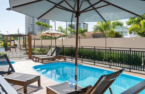 Picarras Apartamento | Apartamentos em Bal Piçarras 150 M DA PRAIA com SACADA, WI-FI, PISCINA, PORTARIA 24h, PLAYGROUND e vaga de GARAGEM