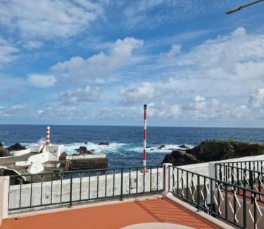 Santa Cruz das Flores Apartamento | "Apartamentos do Farol" com vista para o mar