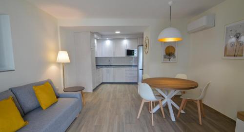 Santiago Apartamento | Apartamentos Turísticos Hornillo AT-CC-00681