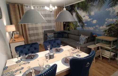 Bialystok Apartamento | Apartamenty Centrum Warszawska 66 niebieski i różowy