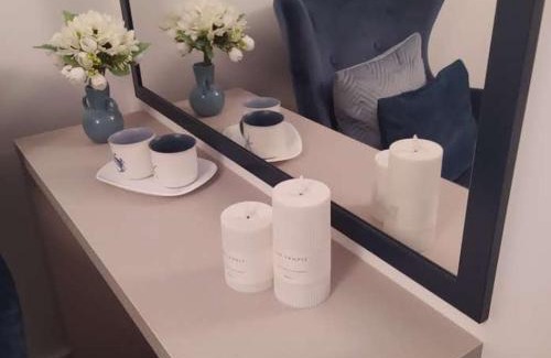 Bialystok Apartamento | Apartamenty Centrum Warszawska 66 niebieski i różowy