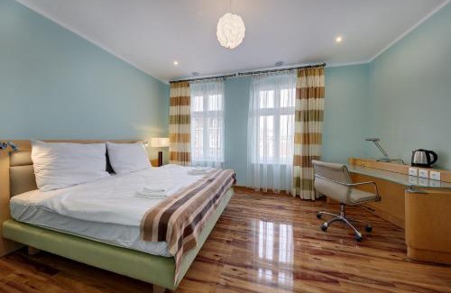 Katowice Apartamento | ApartHotel Katowice - Deluxe Rooms with King Beds, City Center, Free Wifi!