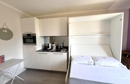 Old Town Apartamento | ApartHotel Riviera Nice Côte d'Azur - Old Town - Studio AC - Sea View - 50m Promenade des Anglais- LA MAISON LINDA