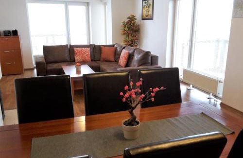 Nova Lesna Apartamento | APARTMÁN SLAVKOV home & parking