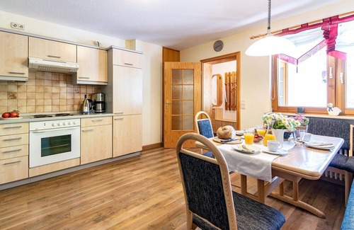 Bad Rippoldsau-Schapbach Apartamento | Apartamento 'Nr-70qm' con vistas a la montaña, terraza compartida y Wi-Fi