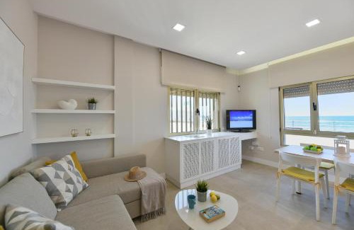 Las Palmas de Gran Canaria Apartamento | Apartment Bolivia en el Mar by VillaGranCanaria
