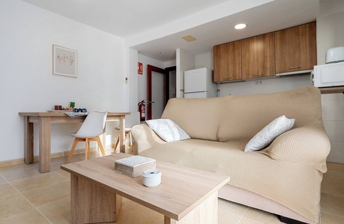 Sant Carles de la Rapita Apartamento | Apartamento 'La Basseta' con Wi-Fi y aire acondicionado