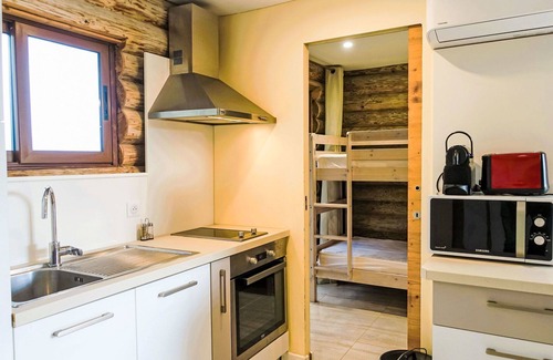 Pietracorbara Casa | Bonito apartamento en villa con piscina, A/C, WIFI, TV, terraza, vista panorámica, aparcamiento