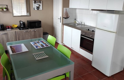 Sainte-Cecile-les-Vignes Apartamento | apartment with balcony, secure residence with swimming pool