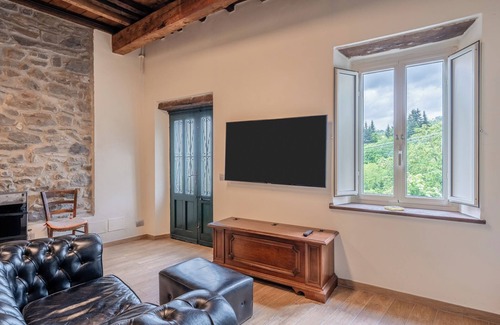 Verrucole Apartamento | Apartment "Casa Fontana" with Private Garden & Wi-Fi