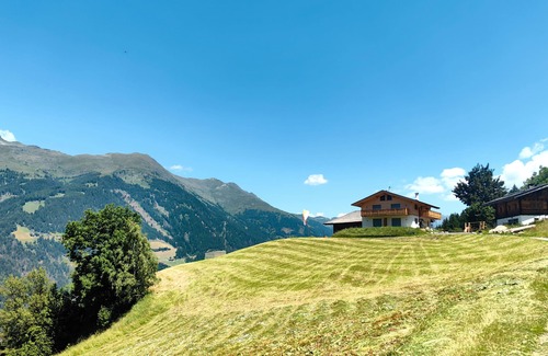 San Martino in Passiria Apartamento | Apartamento 'Jaufenspitz' con vistas a la montaña, jardín comunitario y balcón