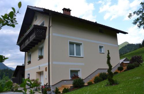 Luce Apartamento | Apartma ob potoku