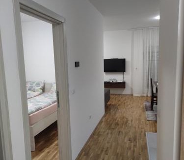 Mladenovac Apartamento | Apartman 022