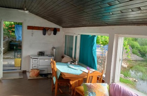 Karuc Apartamento | Apartman 80kvadrata sa pratećim sadržajima.Na metar od skadarskog jezera