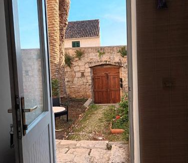 Komiza Apartamento | Apartman Burte, Komiža