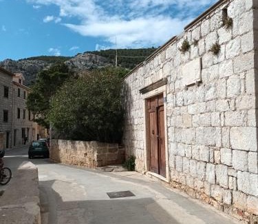 Komiza Apartamento | Apartman Burte, Komiža