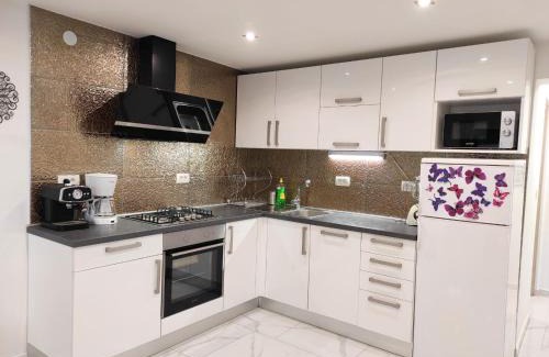 Municipality of Omisalj Apartamento | Apartman Dino with heated pool