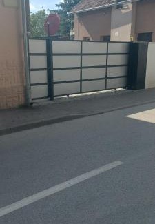 Sremska Mitrovica Apartamento | Apartman ESPRESSO sa parkingom
