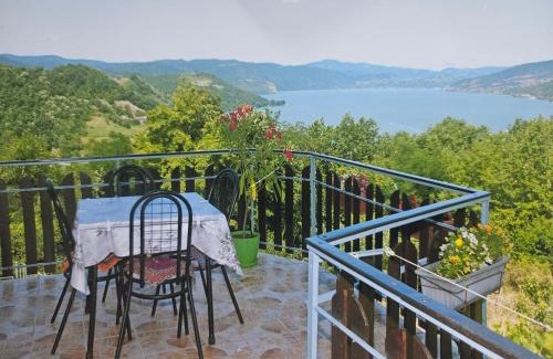 Donji Milanovac Apartamento | Apartman Jaredić - Private Accommodation, Privatni Smeštaj