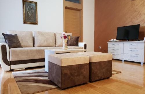 Kraljevo Apartamento | Apartman KEJ free parking