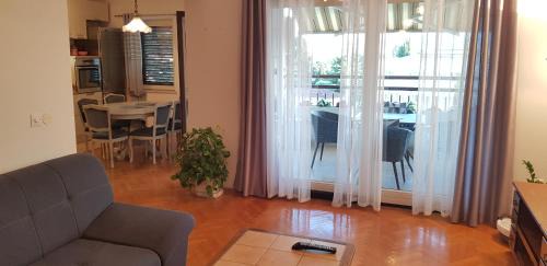 Ploce Apartamento | Apartman "Lara"