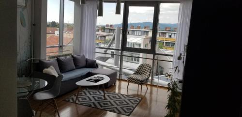 Kraljevo Apartamento | Apartman Lori M