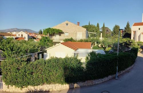 Cove Tri Zala (Zrnovo) Apartamento | Apartman LUCIJA