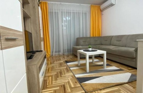 Sombor Apartamento | Apartman Lux 5- private parking