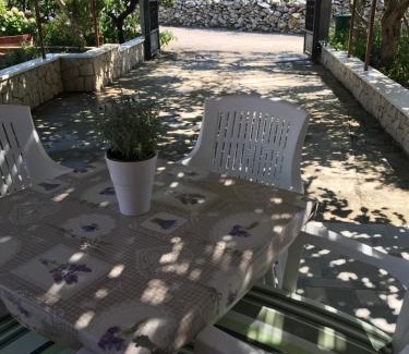 Okrug Donji Apartamento | Apartman Mirjana with terrace and free parking