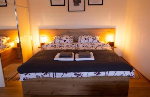 Gospic Apartamento | Apartman oak Nikola's lamp