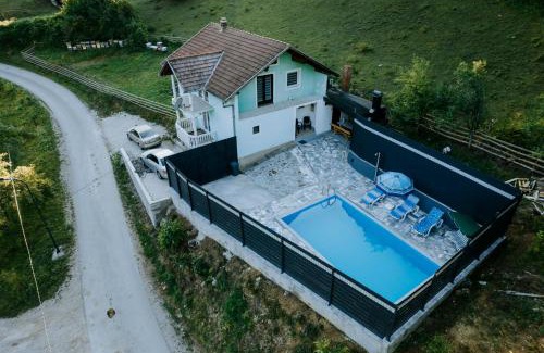 Central Bosnia Canton Apartamento | Apartman Orahovčić