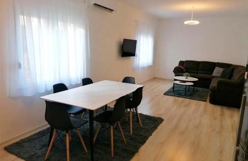 Siroki Brijeg Apartamento | Apartman STAR