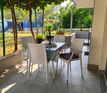 Pjescana Uvala Apartamento | Apartman Tomki - modern, refurbished 2 bedroom apartment - 4 guests