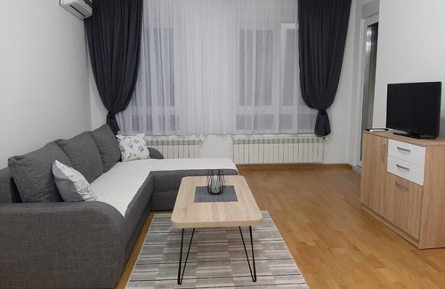 Sremska Mitrovica Apartamento | APARTMAN VIAGGIO i PARKING GARAŽA