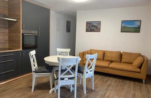 Perusic Apartamento | Apartmani Albatros